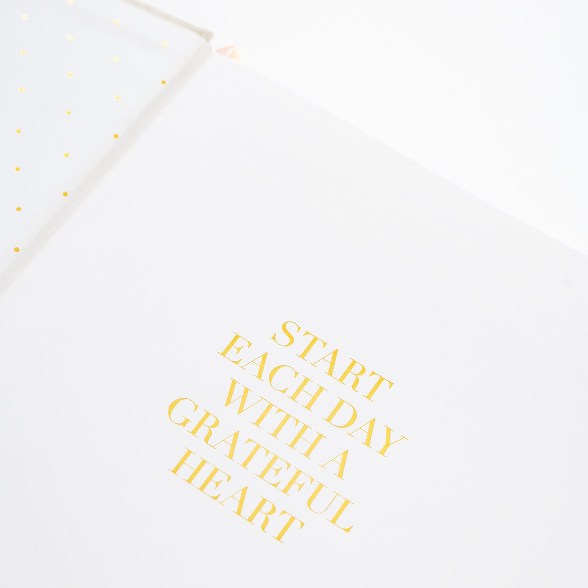 Motivational quote card with 'Start each day with a grateful heart' text in the fabric desk agenda